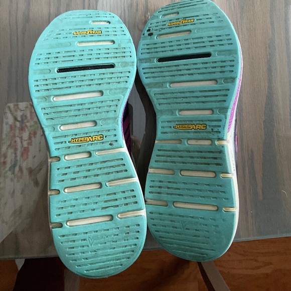 LADIES SKECHERS AIR-COOLED ARCH FIT. SIZE 8.  HAS LOCK LACES.  V GOOD. NO ODORS! - Picture 7 of 11